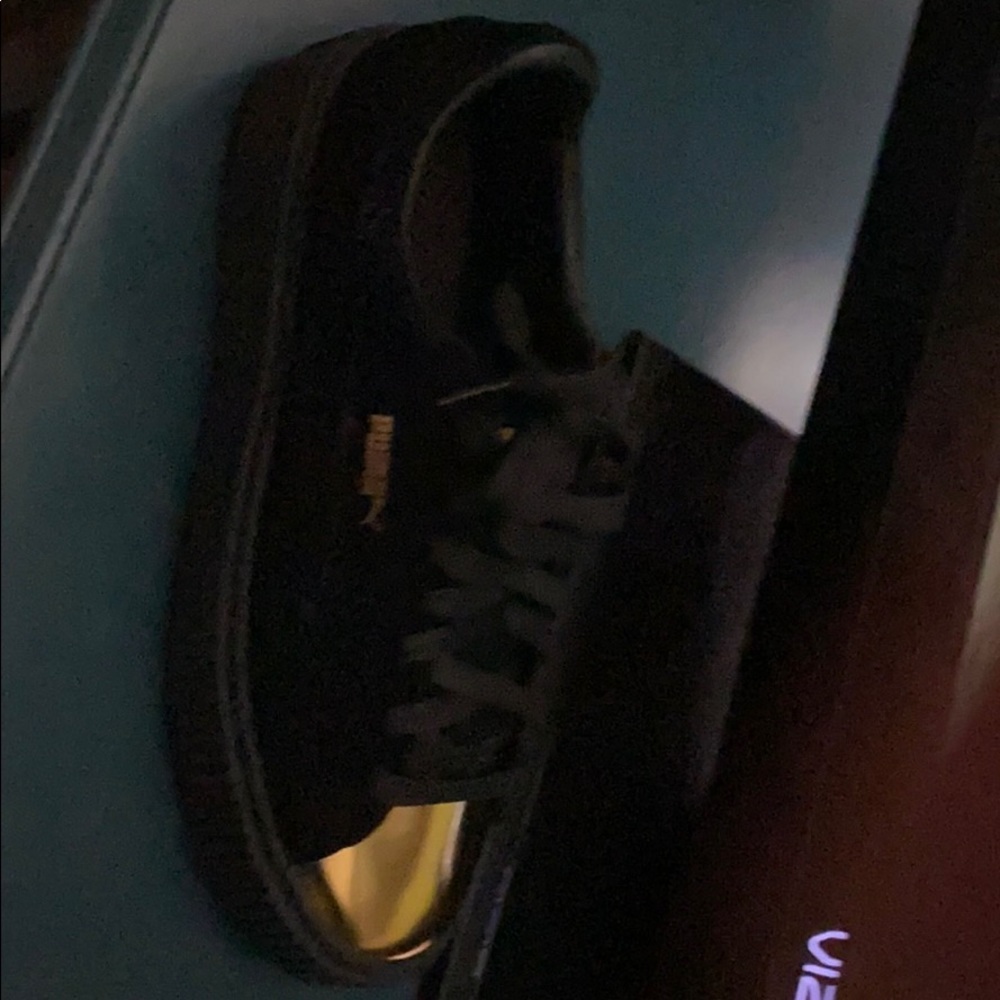 Hold toe pumas ***never worn****brand new